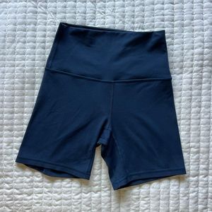 Navy Lululemon Align 6in Shorts 💙